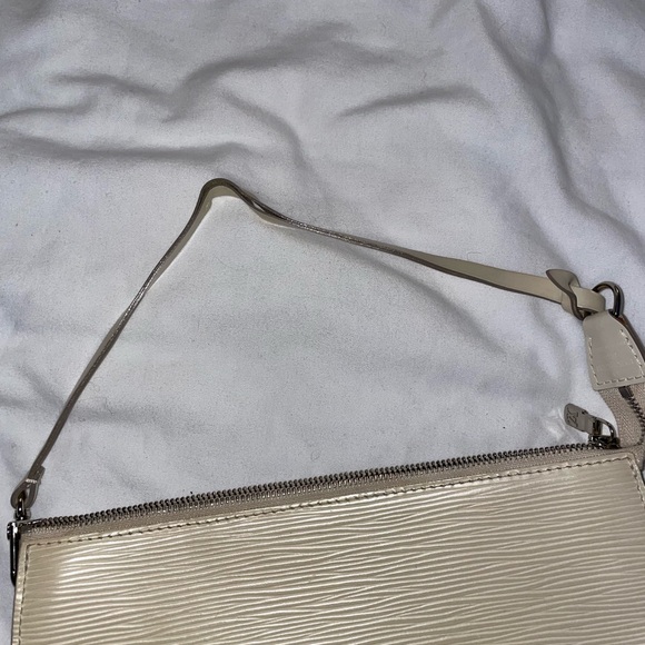 Louis Vuitton clutch - Picture 3 of 15